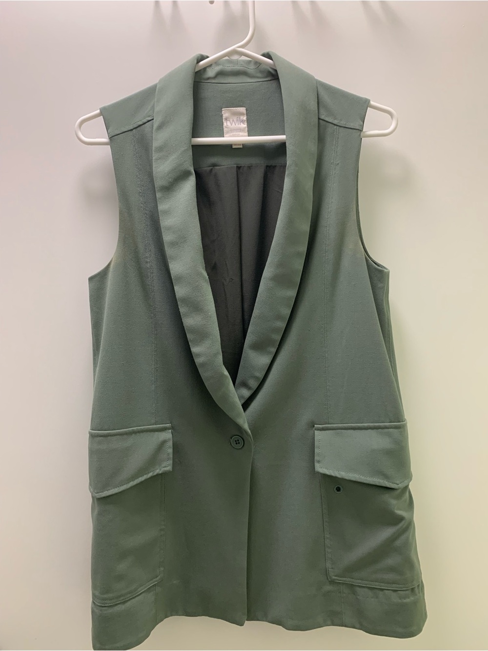 Simons Sleeveless Shawl-Collar Vest in Sage Green